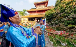 Hạ nêu, khai ấn đầu xuân tại Đại Nội Huế, khép lại kỳ nghỉ Tết Bính Ngọ