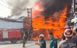 Cháy tiệm đồ gỗ tại phường Phước Long, TP.HCM khiến nhiều tài sản bị thiêu rụi
