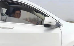 Gặp lại tình đầu khi bị kẹt xe trên cao tốc