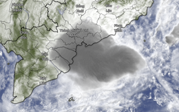 Mây dông đang kéo vào, trung tâm TP.HCM mưa trái mùa, chiều tối mưa nhiều hơn