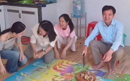 Ba chị em gái tấu hài khi ngồi xem chặt thịt gà