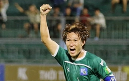 Cầu thủ đòi 'check VAR', trọng tài lắc đầu 'không có'