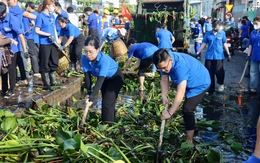 Ra quân Tháng thanh niên 2026, gen Z TP.HCM khơi thông rạch, tiếp sức công nhân