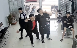 Khi khách gặp thợ cắt tóc cùng tần số