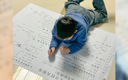 Choáng với tờ bài tập về nhà ‘to bằng cái mền’ của học sinh Trung Quốc