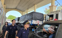 Cửa khẩu Tịnh Biên cận Tết bất ngờ vắng lặng: Hàng xuất sang Campuchia giảm hơn 50%