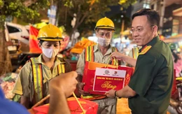 Đón Tết bằng việc tử tế, chiến sĩ xuân tình nguyện lan tỏa 'Tết văn minh' khắp ngõ TP.HCM