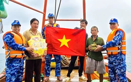 Giữ mùa xuân và bình yên trên biển