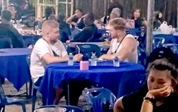 Nhầm đám tang thành khu ẩm thực, du khách được gia chủ Thái Lan mời ăn uống nhiệt tình