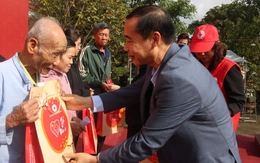 Tết nhân ái đến với đồng bào vùng lũ Đắk Lắk