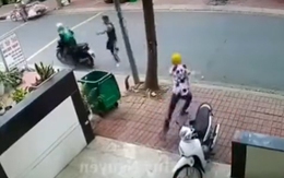 Bị bắt quả tang, hai tên trộm xe máy bị vụt không trượt phát nào