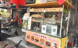 'Ăn cơm, đi tắm, mẹ'