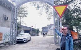 Dân khởi kiện xã ra tòa vụ cổng chào dựng trái phép giữa nút giao tại Hà Nội là 'văn minh'