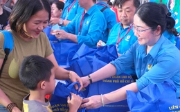 Niềm vui xuân của những đứa trẻ khó khăn