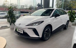 Tin tức giá xe: MG4 giảm giá kỷ lục 328 triệu đồng, giá ngang SUV C nay xuống ngang SUV A