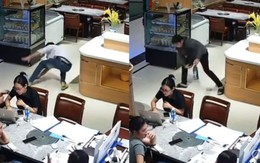 Khi sếp bắt lau sàn cho kỹ để giữ chân khách hàng