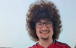 Cầu thủ Man Utd quyết tâm giúp fan cuồng Frank Ilett được ‘xuống tóc’