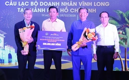 Trao tặng hơn 500 triệu đồng cho tân sinh viên Vĩnh Long vượt khó, học giỏi