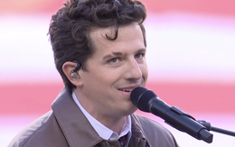 Charlie Puth hát Quốc ca Mỹ đầy ấn tượng ở Super Bowl 2026