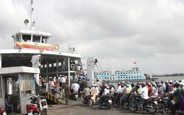 Những chuyến phà thương nhớ ở phương Nam - Kỳ 3: Đi mau kẻo trễ chuyến phà đêm qua bến bắc Cần Thơ