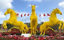 Hé lộ bộ ba linh vật ngựa vàng 'Tam mã phi thiên' ở quảng trường 24-3, Đà Nẵng