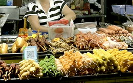 Không dùng găng tay khi tiếp xúc trực tiếp thực phẩm chín, chủ quán có thể bị phạt đến 1 triệu đồng