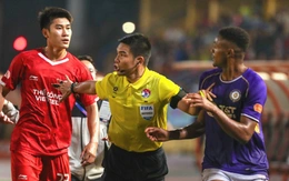 HLV Harry Kewell: 'Ở Ngoại hạng Anh, trọng tài không rút thẻ đỏ với lỗi như thế'