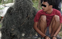 Cảnh sát Thái hóa trang thành bụi cây để bắt tội phạm