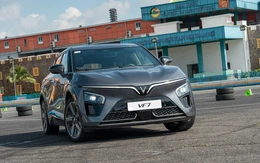 Vingroup giảm giá xe điện, Xanh SM hạ cước trước sức ép giá xăng dầu