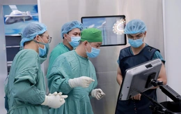 Nghe thầy lang đắp thuốc sau chấn thương, suýt mất chân vì nhiễm trùng nặng