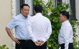 Thái Lan kêu gọi công chức leo thang bộ