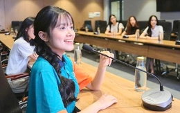 97% sinh viên UEH có việc làm sau 1 năm: 7/10 đã được tuyển trước khi nhận bằng