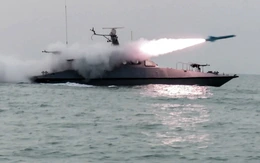 Ít nhất 16 tàu bị tấn công ở vùng Vịnh, Iraq đóng cửa cảng xuất khẩu dầu