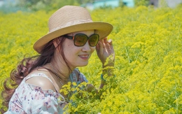 Nhiều bạn trẻ rủ nhau check-in 'vườn hoa hiếm' ở miền Tây