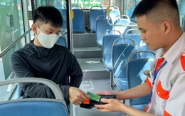 Thí điểm không in vé giấy trên 16 tuyến xe buýt, hành khách đi lại thế nào?