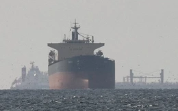 Dầu Iran vẫn chảy qua eo biển Hormuz, bất chấp xung đột