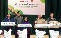 Trao 4 tỉ đồng cho người dân Hà Tĩnh và các tỉnh khác bị ảnh hưởng bởi bão lũ