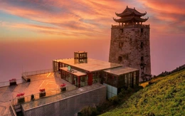 Starbucks mở cửa hàng cao nhất châu Á trên núi Fansipan