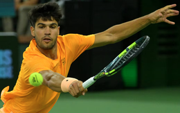 Carlos Alcaraz tạm vượt Roger Federer về tỉ lệ thắng trong sự nghiệp