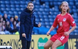HLV tuyển nữ Luxembourg mất việc vì gửi tin nhắn không phù hợp cho học trò