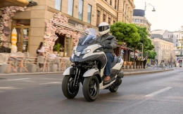 Xe máy Yamaha lần đầu trang bị túi khí, giá bán có thể lên tới gần 300 triệu