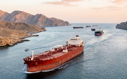 Iran nói chỉ đóng eo biển Hormuz với tàu Mỹ và Israel, tàu các nước khác vẫn đang qua lại