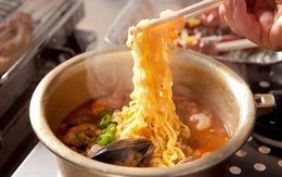 7 cách giúp tô mì ăn liền ngon hơn và cân bằng dinh dưỡng