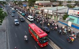 UBND TP.HCM yêu cầu kiểm tra giá vé xe, theo dõi việc cung ứng xăng dầu tại đại lý