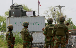 Thái Lan dựng hàng rào dọc biên giới, nói Campuchia đã chấp thuận