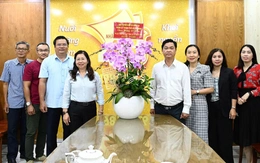 Lãnh đạo Ban Tuyên giáo và Dân vận Thành ủy TP.HCM thăm, chúc mừng Nhà xuất bản Trẻ