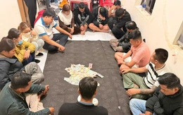 Đột kích tụ điểm xóc đĩa trong đêm, bắt giữ 17 người, thu hơn 210 triệu đồng