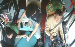 Tài xế và 2 phụ xe đánh bạc khi xe khách đang chạy trên cao tốc