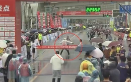 VĐV marathon Trung Quốc suýt mất chức vô địch vì trọng tài cản đường