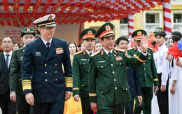 Bộ trưởng Bộ Quốc phòng Việt Nam và Trung Quốc thăm đồn biên phòng, dự lễ khánh thành trạm y tế